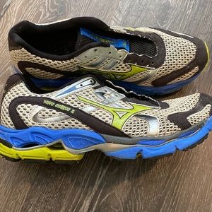Mizuno Wave Enigma size 11 (US), 44.5 (EU)